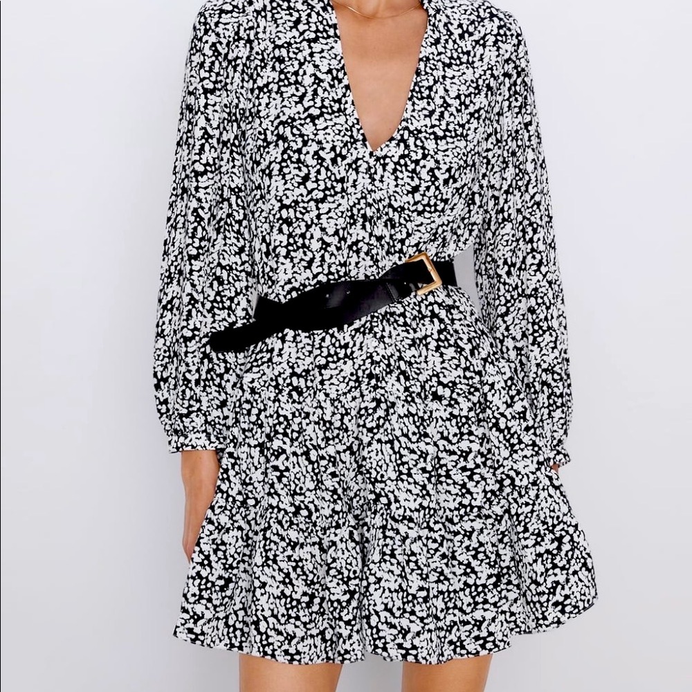 ZARA WHITE AND BLACK FLORAL V NECK MINI DRESS